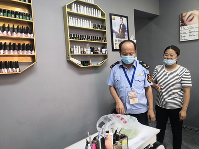 播州區(qū)市場(chǎng)監(jiān)管局強(qiáng)化監(jiān)管，專項(xiàng)檢查覆蓋不合格化妝品與服裝銷(xiāo)售