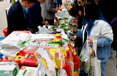 南工大食堂開設‘消費扶貧’窗口，酒業助力脫貧攻堅